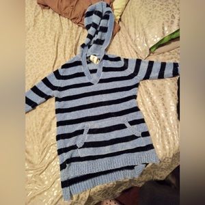 NWT Cozy Hooded Pull Over Sweater.